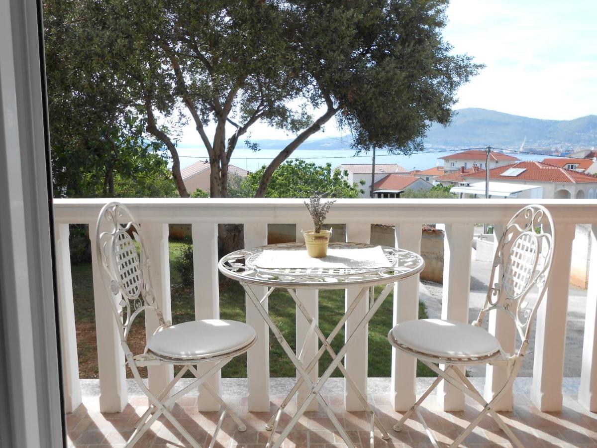 Apartments With A Parking Space Okrug Gornji, Ciovo - 13859 Trogir Buitenkant foto