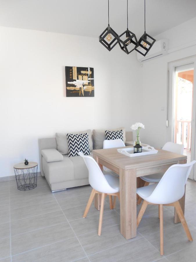 Apartments With A Parking Space Okrug Gornji, Ciovo - 13859 Trogir Buitenkant foto