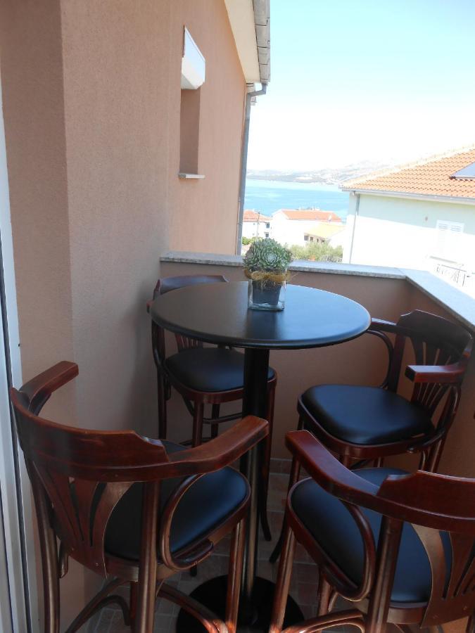 Apartments With A Parking Space Okrug Gornji, Ciovo - 13859 Trogir Buitenkant foto